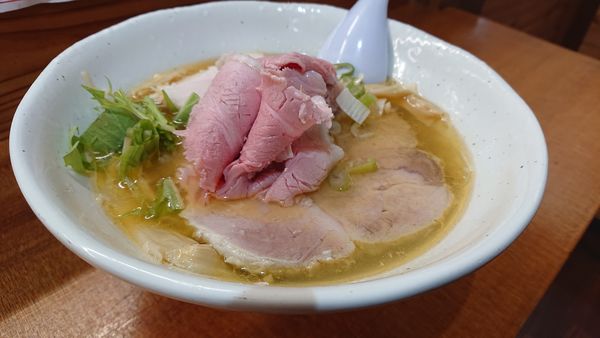 「鶏塩三種チャーシューめん」@らーめん 波の花の写真