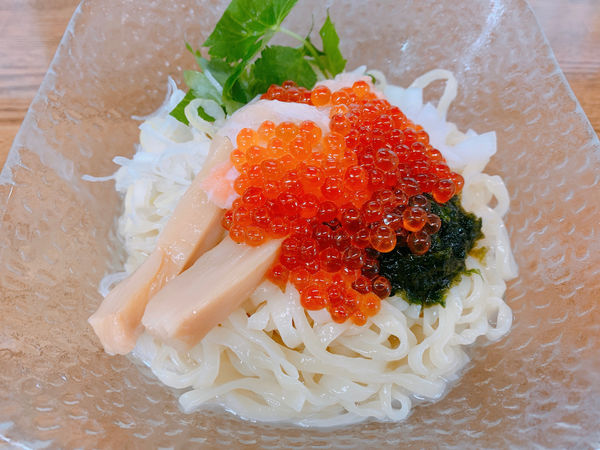 「サーモンとイクラと生海苔の冷やし山葵和え麺」@㐂九家の写真