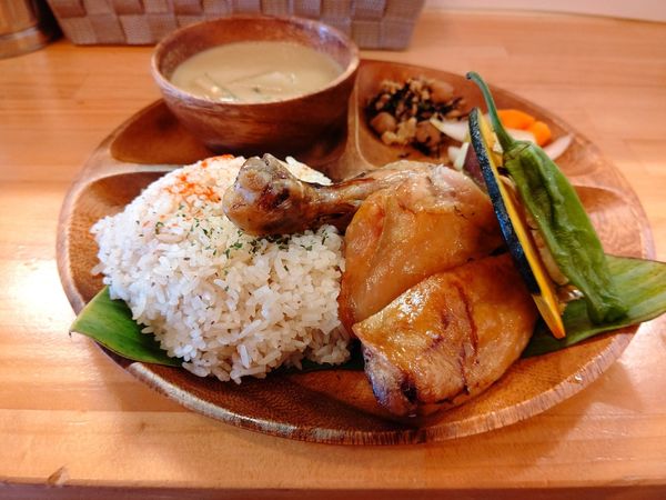 「ローストチキングリーンカレー(レギュラー・160g)900円」@NANA DERIの写真