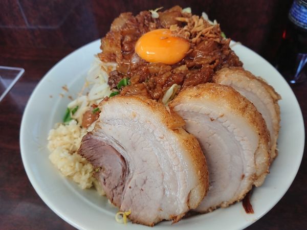 「汁無し 大豚」@ラーメン二郎 めじろ台店の写真