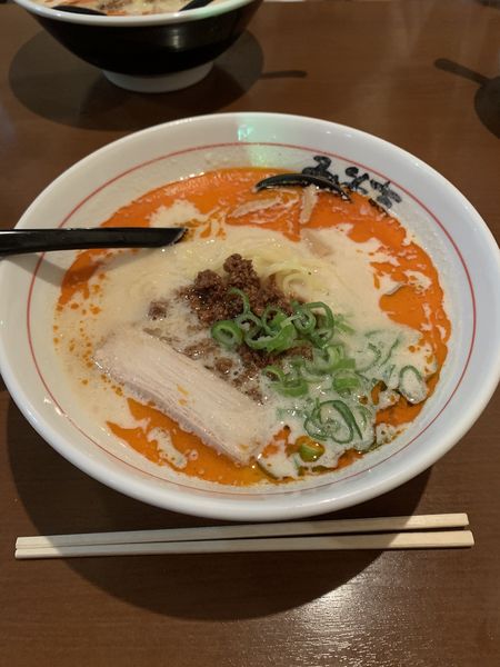 「白鬼担々麺」@らーめん みそ吉 泉店の写真