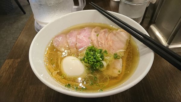 「しお全部のせ」@町田汁場 しおらーめん進化 町田駅前店の写真