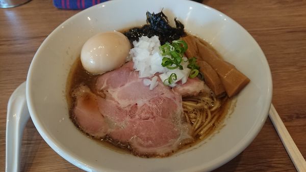 「煮干しラーメン」@煮干拉麺 小烏丸 問屋町店の写真