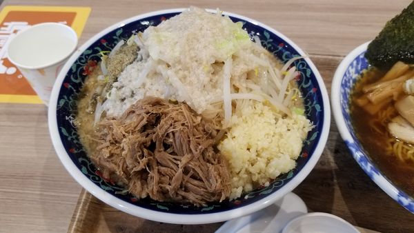 「ニボジロー　麺大盛　野菜、脂、ニンニク増し」@凌駕IDEA イオンモール松本店の写真
