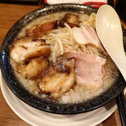 特製豚醤油ラーメン(980円)