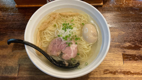 「淡麗塩そば+味玉 830円」@麺処まるわの写真