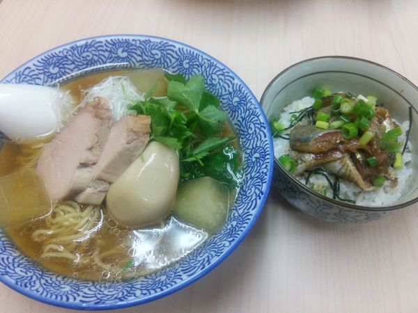 「煮干らーめん　いわし丼」@中華そば よしかわの写真