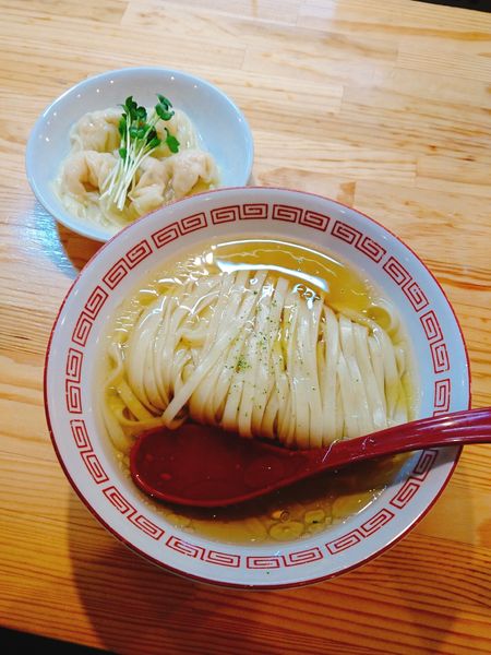 「(梅)かけそば白醤油(柚子のみ)＋ワンタン皿」@自家製麺 くろ松の写真