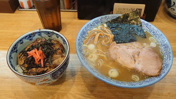「中華そば 760円 + 豚ばらナンコツご飯 320円」@中華そば専門 とんちぼの写真