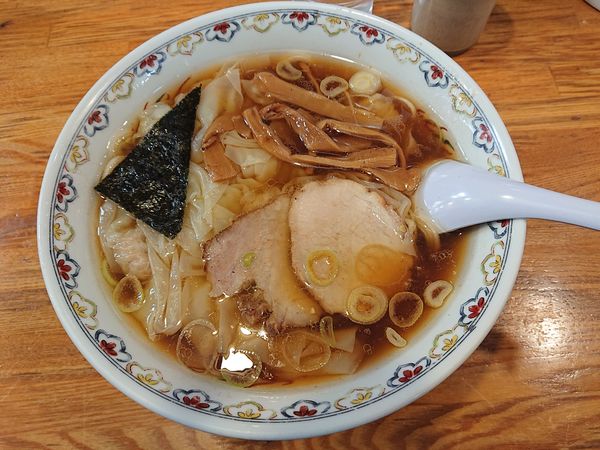 「ワンタン麺」@春木屋 荻窪本店の写真