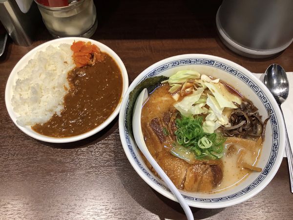 「角煮ラーメン+ミニカレー」@熊本ラーメン ひごもんず neo 三鷹の写真