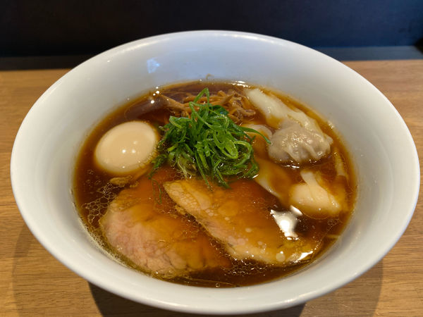 「特製醤油らぁ麺」@らぁ麺や 嶋の写真