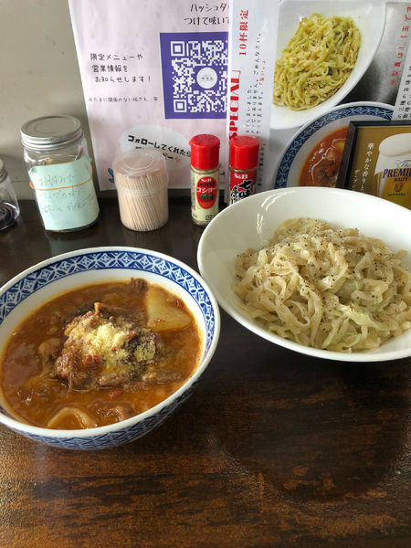 「[限定]牛すじトマト煮込みつけめん　二玉1200円」@司奈そば 七七三 四街道店の写真