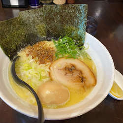 極み鶏780円、大盛り100円、味玉ランチタイムサービ