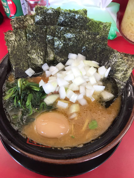 「のりたまラーメン中盛りタマネギトッピング　硬め多め」@家系ラーメン 王道家の写真