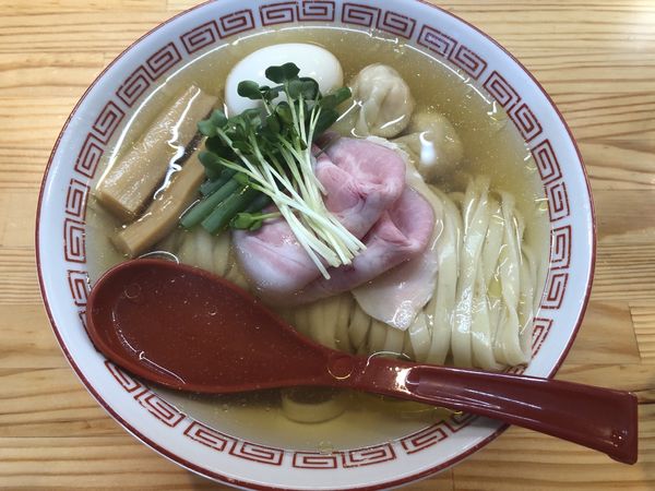 「特級中華そば（松）白醤油」@自家製麺 くろ松の写真