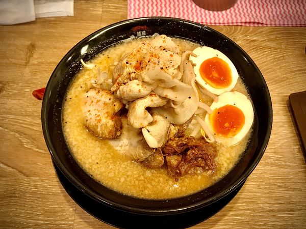 「肉盛り得まるラーメン」@ラーメン ごりまる 鶴舞駅前店の写真