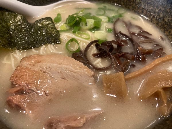 「らーめん」@久留米らーめん 鐡釜 横須賀中央店 横須賀中央店の写真