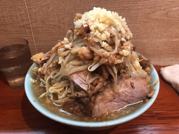 「豚入りラーメン 麺増し700g」@ラーメン富士丸 西新井大師店の写真