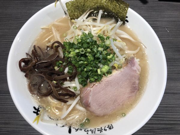 「らーめん、もやし＋替玉×2、バリカタ」@博多長浜らーめん いっき 戸塚安行店の写真