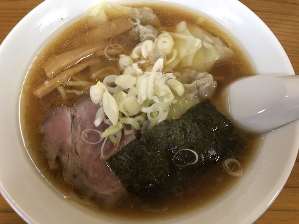 「昔ながらのワンタンメン、平打ち麺」@寺カフェ 中華そば水加美の写真