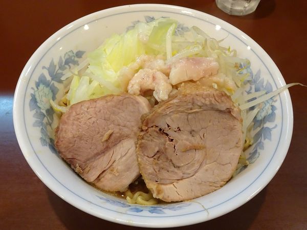 「らーめん（800円）野菜多め背脂」@らーめん陸の写真