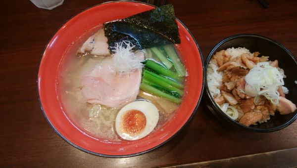 「塩ら～めん¥800+チャーシューご飯¥250」@とものもとの写真