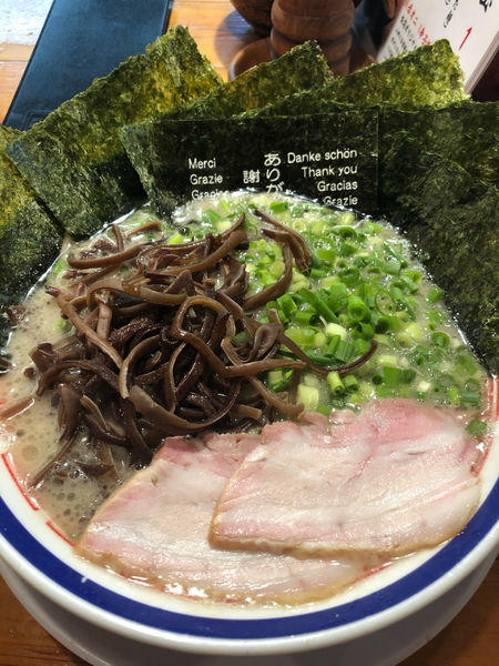 「ネギラーメン870円キクラゲ120円ノリ120円替え玉130円」@博多長浜らーめん 田中商店の写真