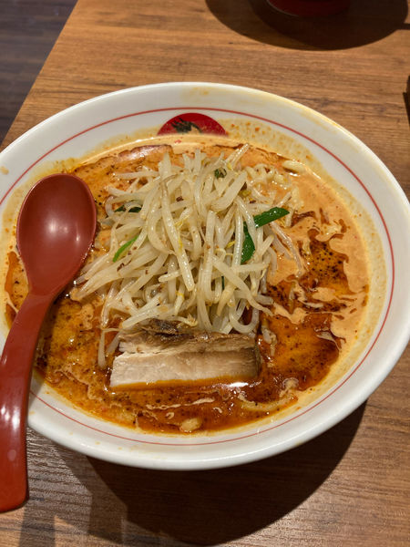 「鬼辛3倍の赤」@ボウボウラーメン とみの写真