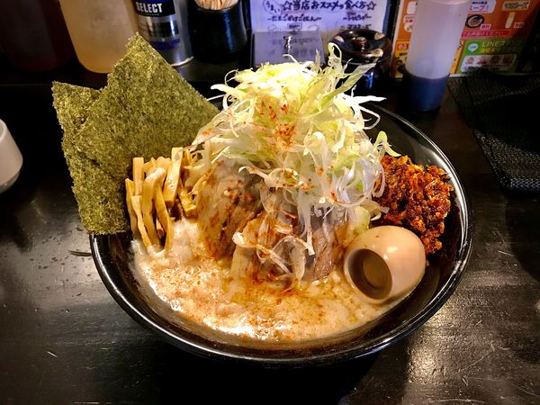 「鳥豚油そば特盛(2.5玉)+全部のせ、海老辛ジャン」@油そば専門店 春日亭 名古屋駅西店の写真