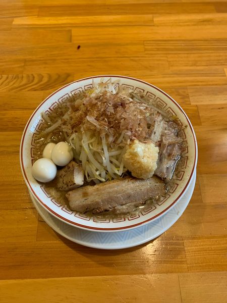 「マンモスラーメンうずら ニンニク」@泪橋 溝の口店の写真
