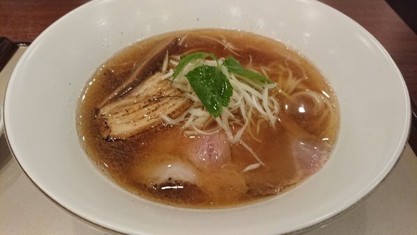 「醤油らぁ麺  850円」@麺 紡木の写真