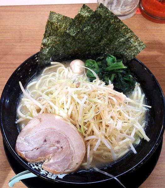 「塩ネギラーメン麺増し」@町田商店 山際店の写真