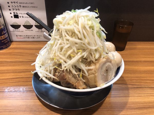 「豚玉ラーメン大 野菜ニンニクアブラ」@びんびん豚の写真