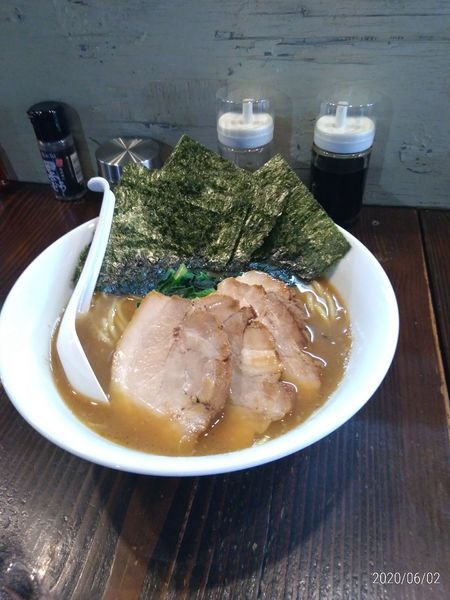 「豚骨醤油ラーメン　肉増し」@pumehana RA-MEN + CAFE BARの写真