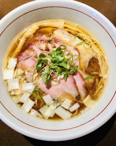 「虎徹そば醤油(830円)、釜焼きチャーシュー3枚(220円)」@麺や 虎徹の写真