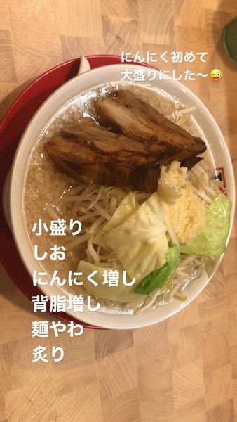 「ラーメン塩ニンニク増し背脂増し麺やわチャーシュー炙り」@まるぎん道場の写真