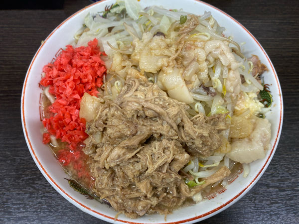 「ラーメン豚増し ほぐし豚 紅生姜」@ラーメン二郎 川越店の写真