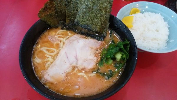 「ラーメン(並)¥700+ライス¥100-」@杉田家 千葉祐光店の写真