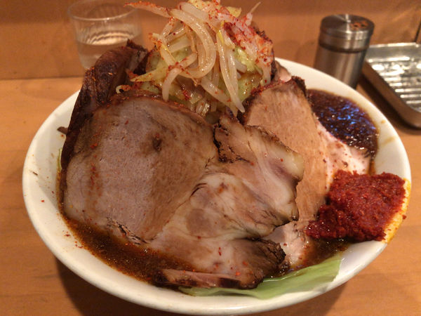 「辛麺大 チャーシュー増し」@麺屋 司の写真