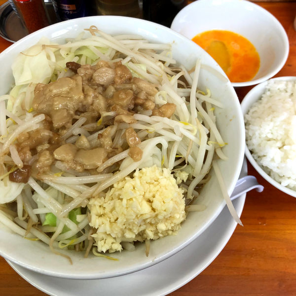 「小ラーメン(ヤワメ)850円 生卵50円 ライス100円」@ラーメン長嶋の写真