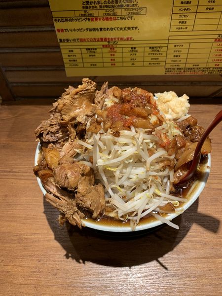 「ラーメン豚マシ（950円）プラス大盛り（100円）」@ラーメン 豚パンチ 大宮南銀通り店の写真