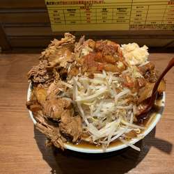 ラーメン豚マシ（950円）プラス大盛り（100円）