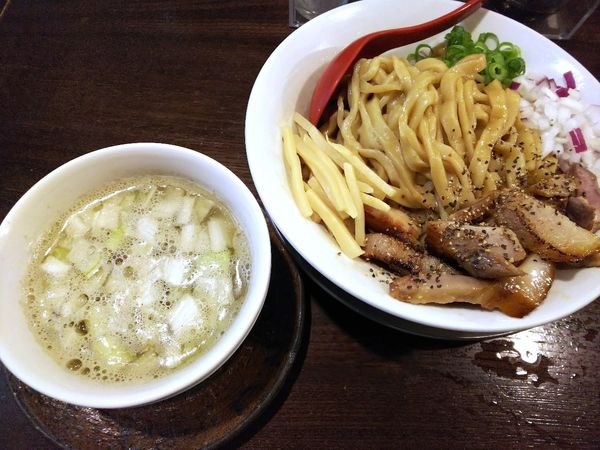 「鶏油煮干和えつけそば」@立ち呑み居酒屋 金町製麺の写真
