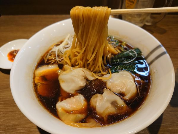「雲呑麺880円+各種オツマミ+ビール＆紹興酒ハイボール」@雲呑麺のお店 おんわの写真