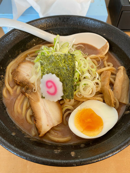 「濃厚らーめん」@中華そば・特製もりそば 満帆 伊勢崎店の写真