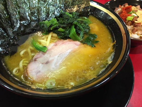 「ラーメン＋のり＋半賄い飯」@家系ラーメン とらきち家の写真