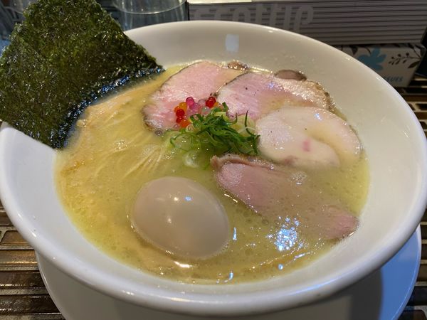 「鴨白湯　特製」@noodles kitchen GUNNERS 新丸子店の写真