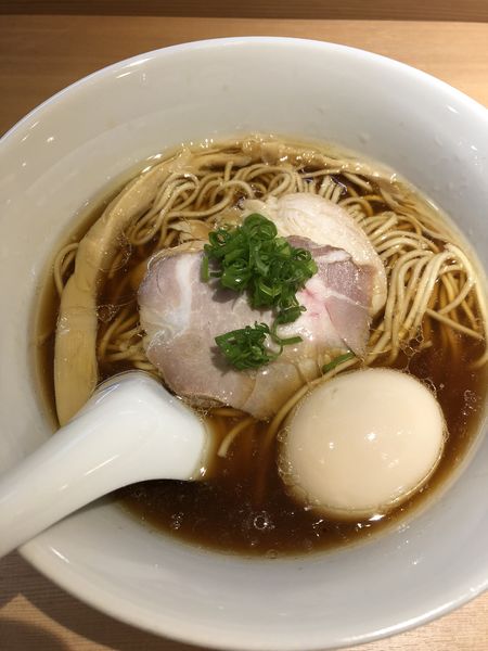「味玉醤油らぁ麺900円」@らぁ麺 はやし田 新宿本店の写真