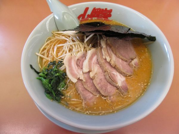 「特製味噌ネギチャーシュー麺（１１００円）」@ラーメン山岡家 守谷店の写真